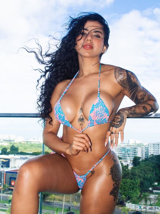 KinkyAlexa