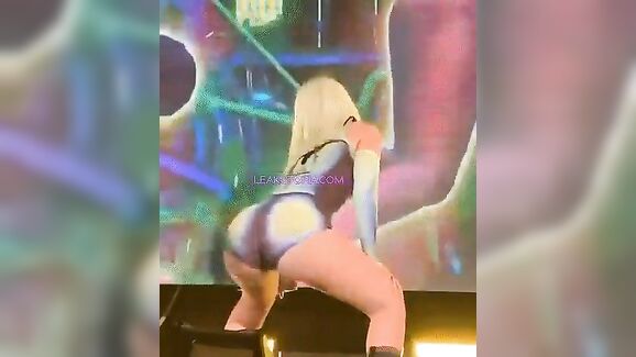 Iggy Azalea Twerking On Stage Leaked