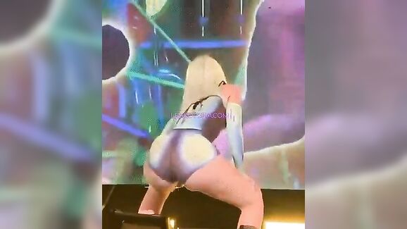 Iggy Azalea Twerking On Stage Leaked